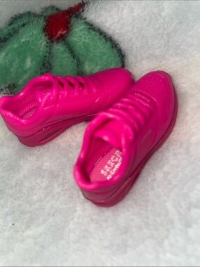 Mini brands Skechers